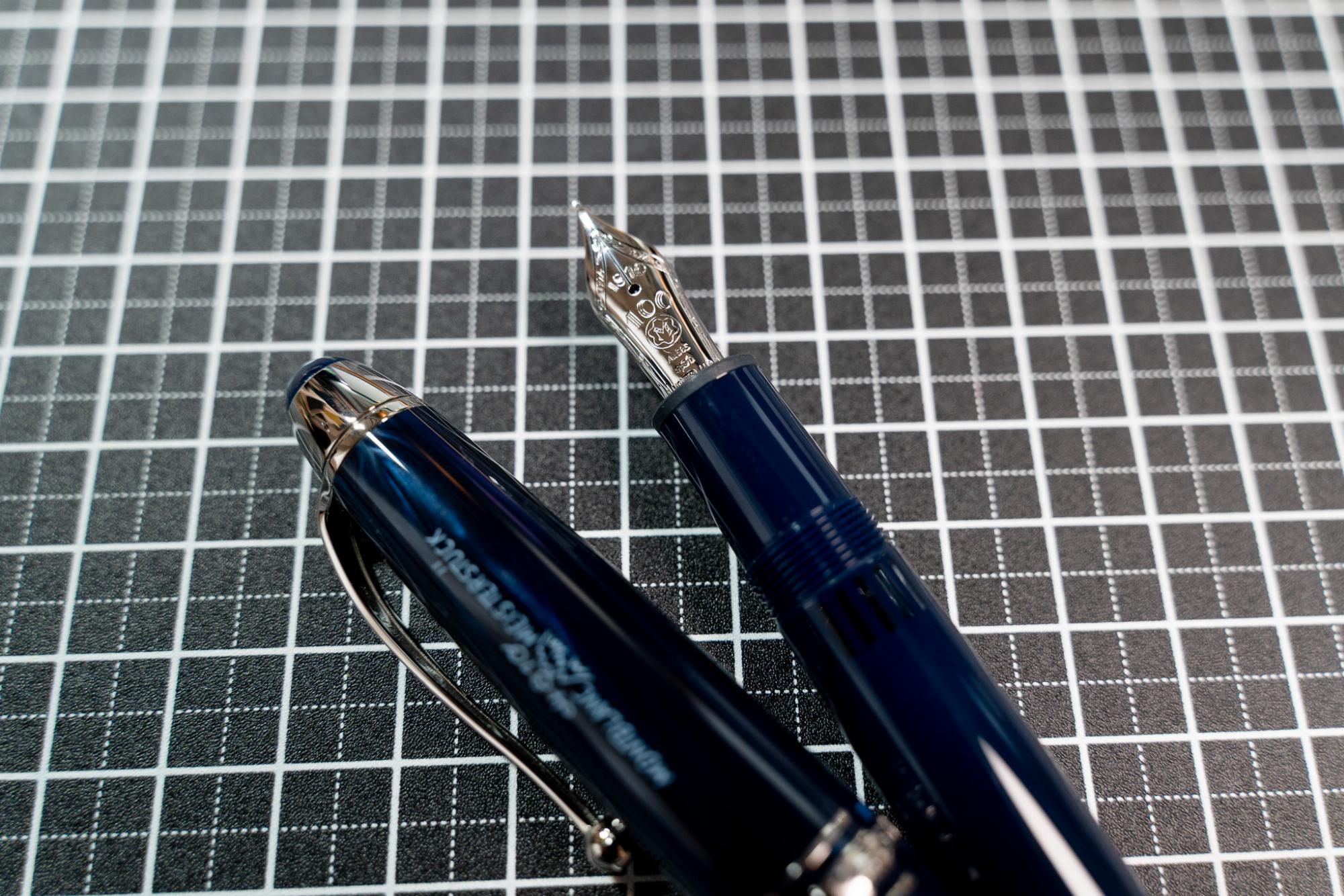 ペン先はロジウム仕上げのソリッドゴールド