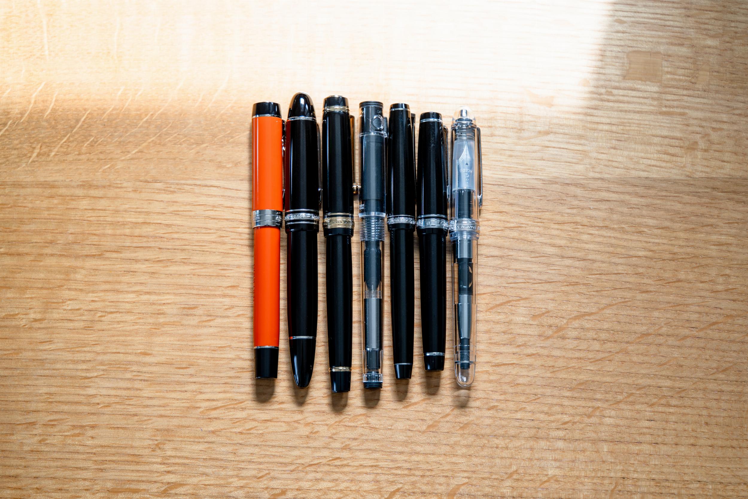 画像 左から
・PARKER（パーカー） デュオフォールド センテニアル
・MONTBLANC（モンブラン） マイスターシュテュック #149
・PILOT（パイロット） カスタム845
・PILOT（パイロット） ライティブ
・PILOT（パイロット） エラボー
・SAILOR（セーラー） プロフェッショナルギア
・PLATINUM（プラチナ） センチュリー #3776（※忍野）